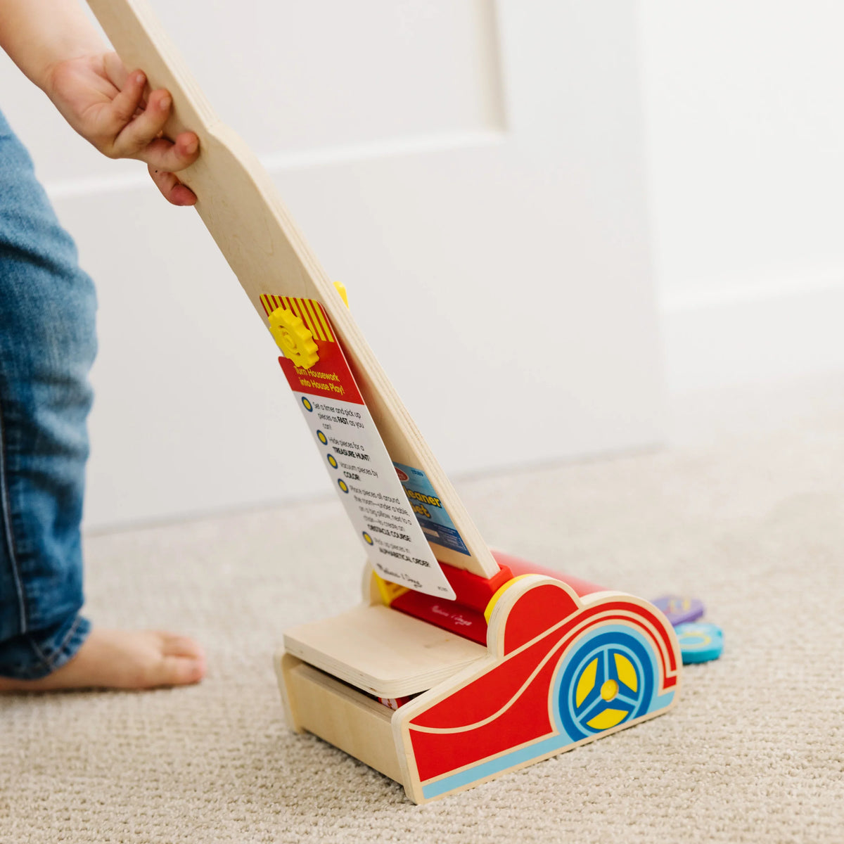 Melissa & Doug Timber Vacuum Cleaner Play Set (10 pcs)