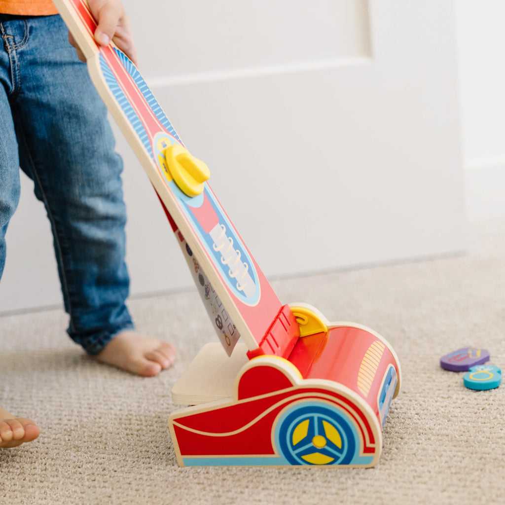 Melissa & Doug Timber Vacuum Cleaner Play Set (10 pcs)