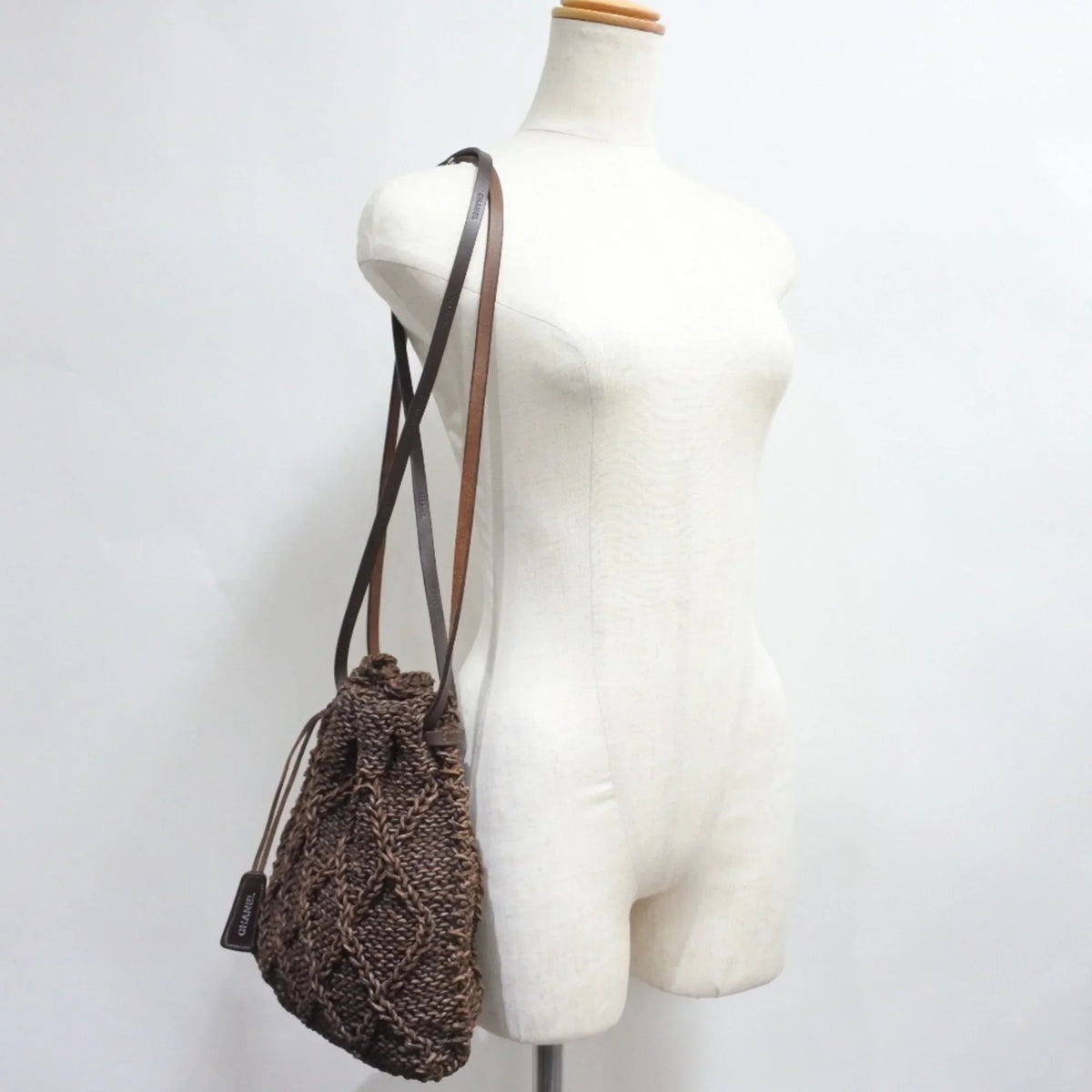 Pre-Owned Chanel Mesh Braided Leather Brown Women's Shoulder Bag (Good)